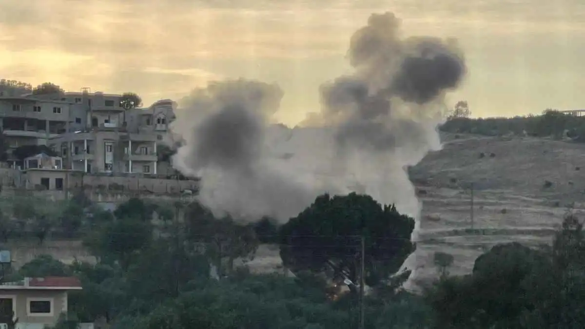 الجيش الإسرائيلي يطلق قذيفتين حارقتين على بلدة عيترون جنوبي لبنان