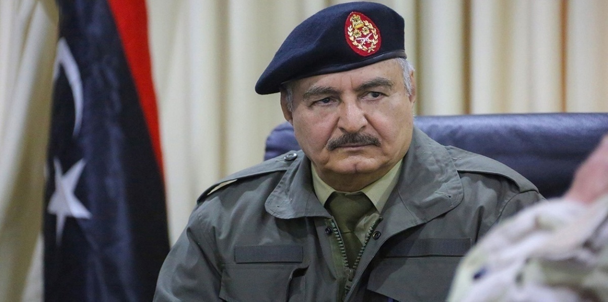 لوموند: صعود حفتر أحدث زلزالاً في طرابلس‎