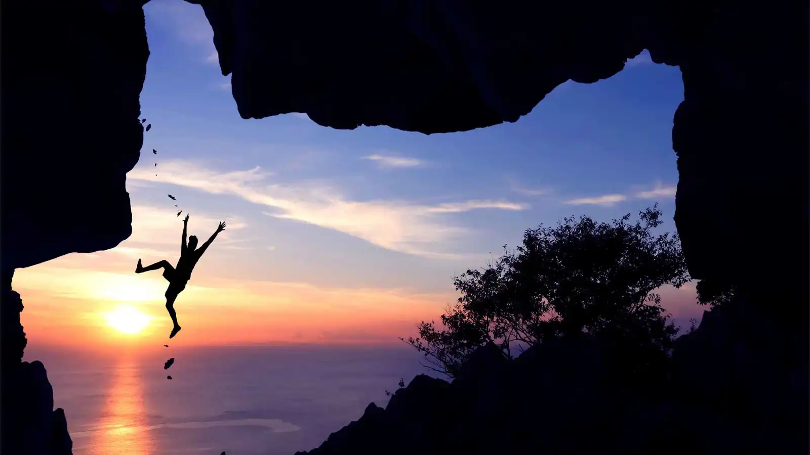 وفاة مراهقة سقطت من ارتفاع 30 متراً بسبب "صورة الغروب"