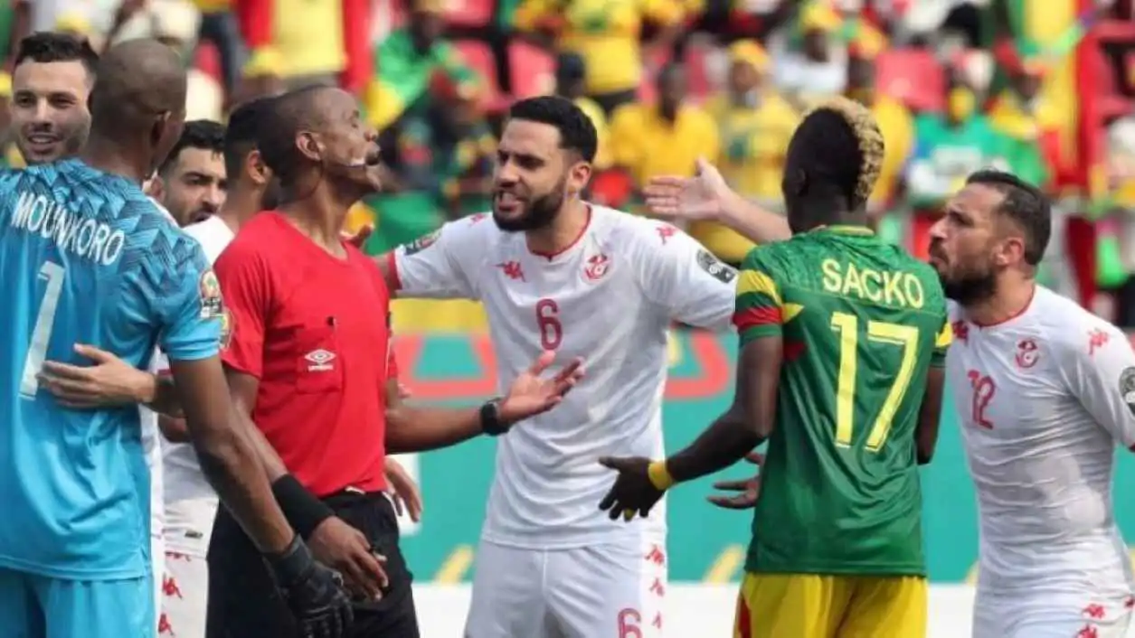 يقودها الشوالي.. بي إن سبورتس تشكف شبكة معلقي مباريات ثمن نهائي أمم إفريقيا