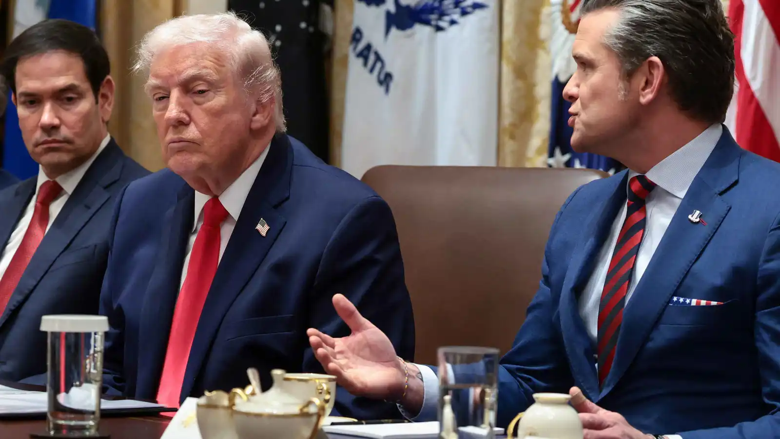 عشية لقاء مسقط.. الدبلوماسية أولوية واشنطن وطهران وسط الزخم العسكري