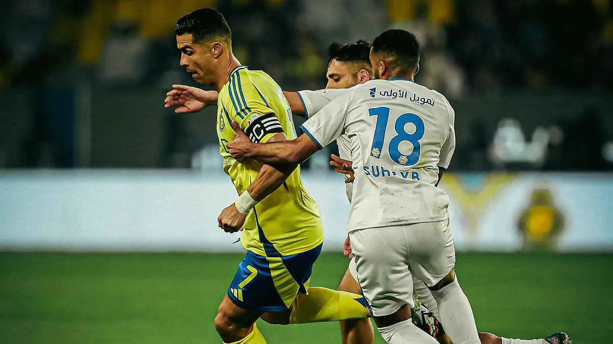 من هو حكم مباراة النصر والفتح في الدوري السعودي؟