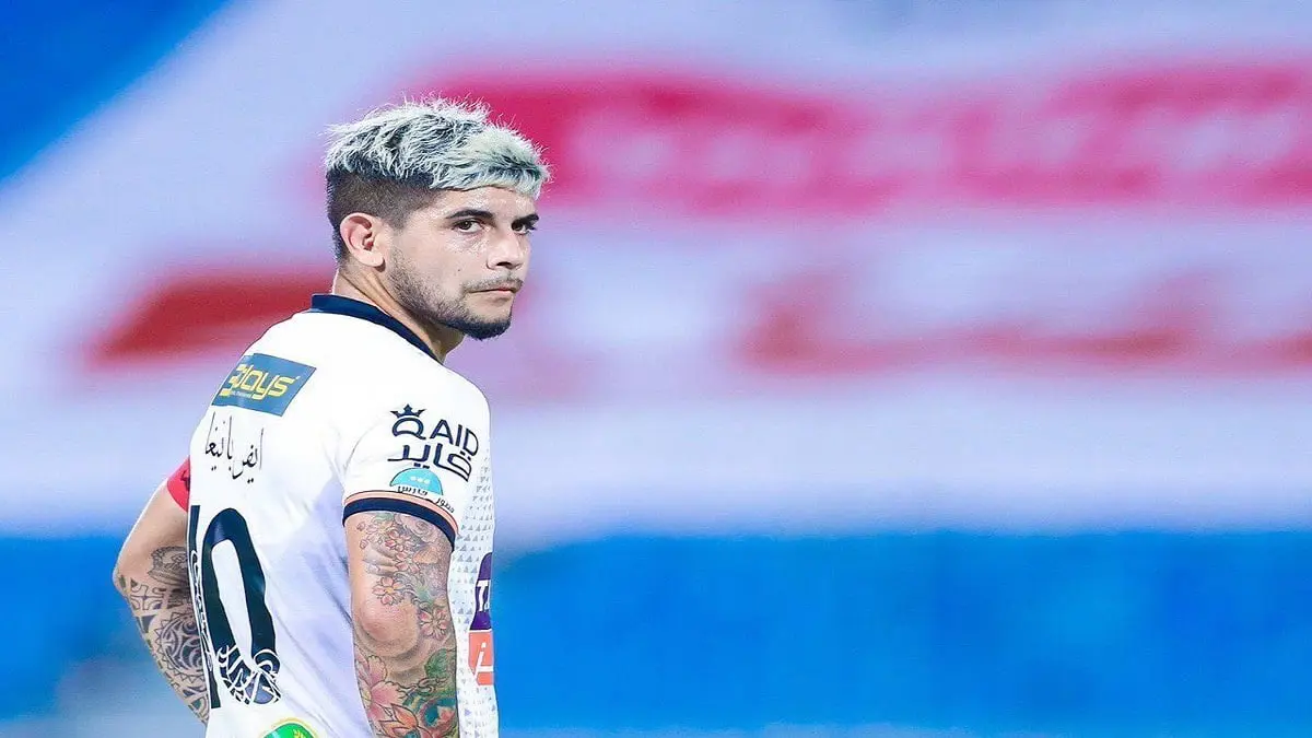 سبب طرد إيفر بانيغا خلال مباراة الشباب والهلال (فيديو)