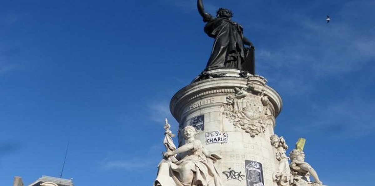 باريس تنظف موقع تمثال ماريان