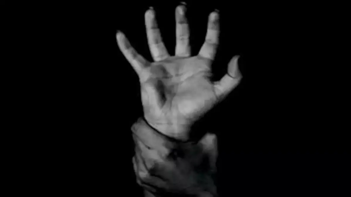 سعوديون يكشفون تفاصيل قصة "فتاة عين شمس" المحتجزة من إخوتها