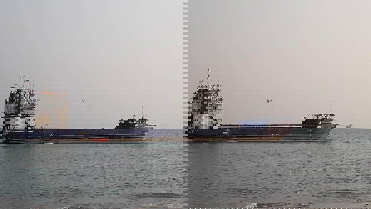 إيران تعثر على جثة أحد أفراد طاقم سفينتها الغارقة في الخليج