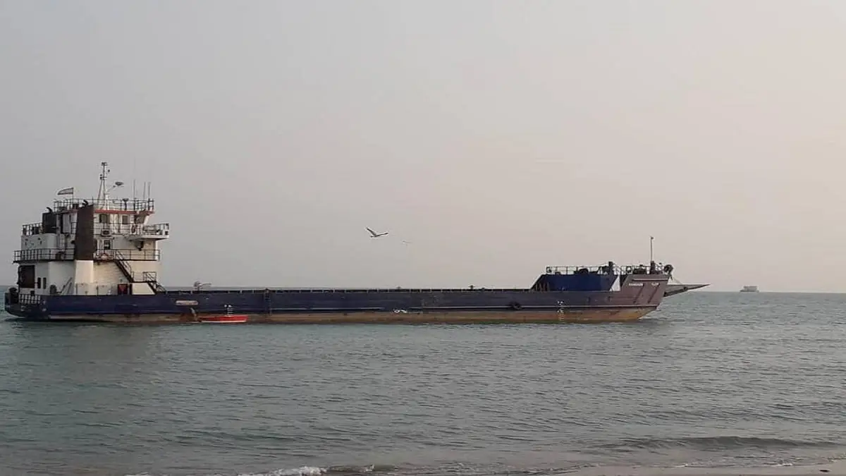 إيران تعثر على جثة أحد أفراد طاقم سفينتها الغارقة في الخليج