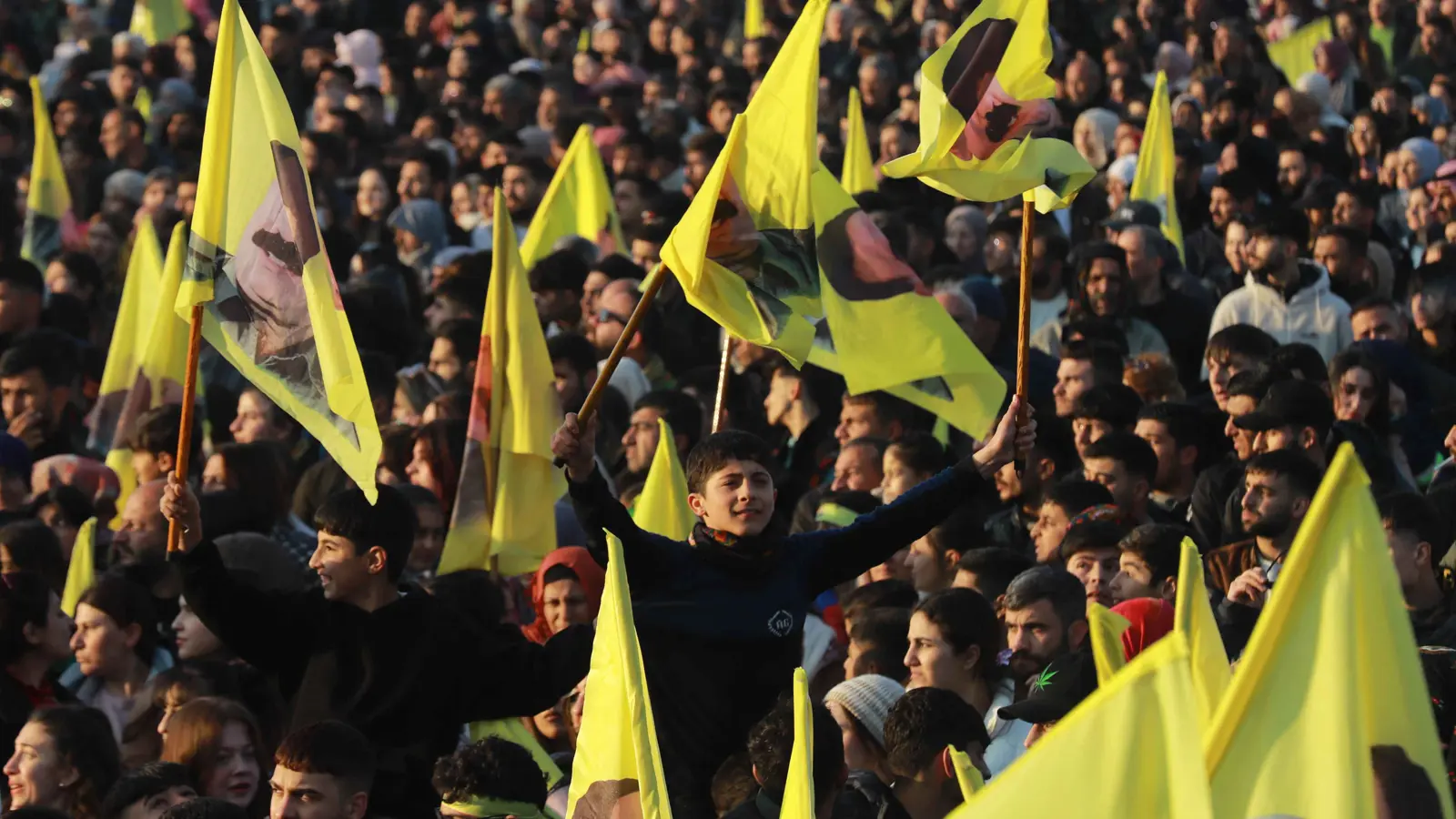 رغم اختلاف اللاعبين.. هل تتردد أصداء رسالة أوجلان في سوريا؟