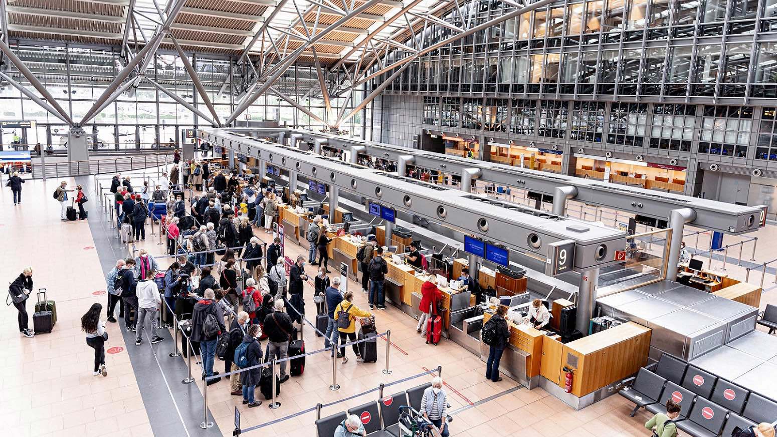 إضراب واسع يشل حركة المطارات في ألمانيا