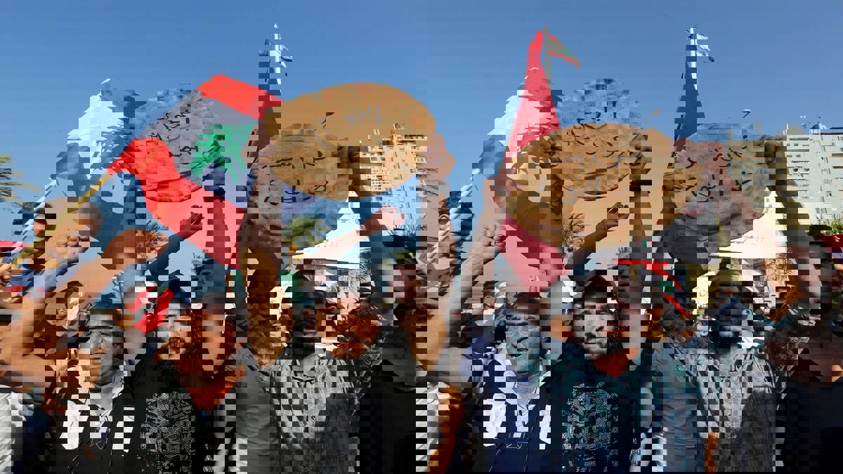 فورين بوليسي: الخوف من الحرب الأهلية يشل لبنان و"حزب الله" يتحمل المسؤولية