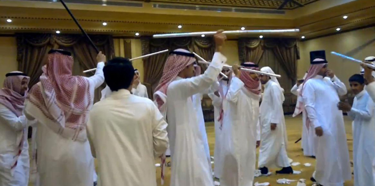 بالفيديو.. اختلاط ورقص بنات في حفل للمنشد راجح الحارثي نجم قناة بداية السعودية