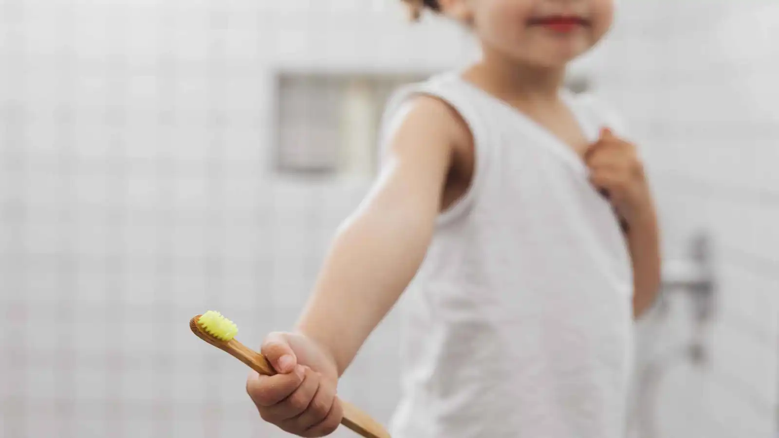 سقوط طفلك وهو يحمل فرشاة أسنان قد يسبب جلطة دماغية