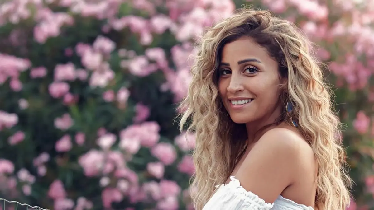 دينا الشربيني تؤكد دخولها في قصة حب جديدة.. هل هو أنس بوخش؟