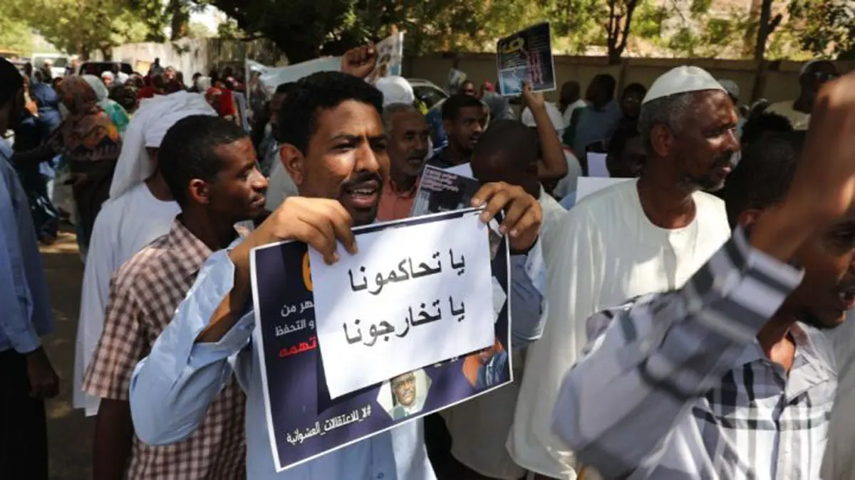 أمام سجن "كوبر" بالخرطوم.. احتجاج لأسر معتقلي نظام البشير