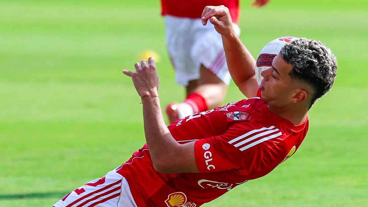 يضغط بشدة.. أول طلبات إمام عاشور من عماد النحاس