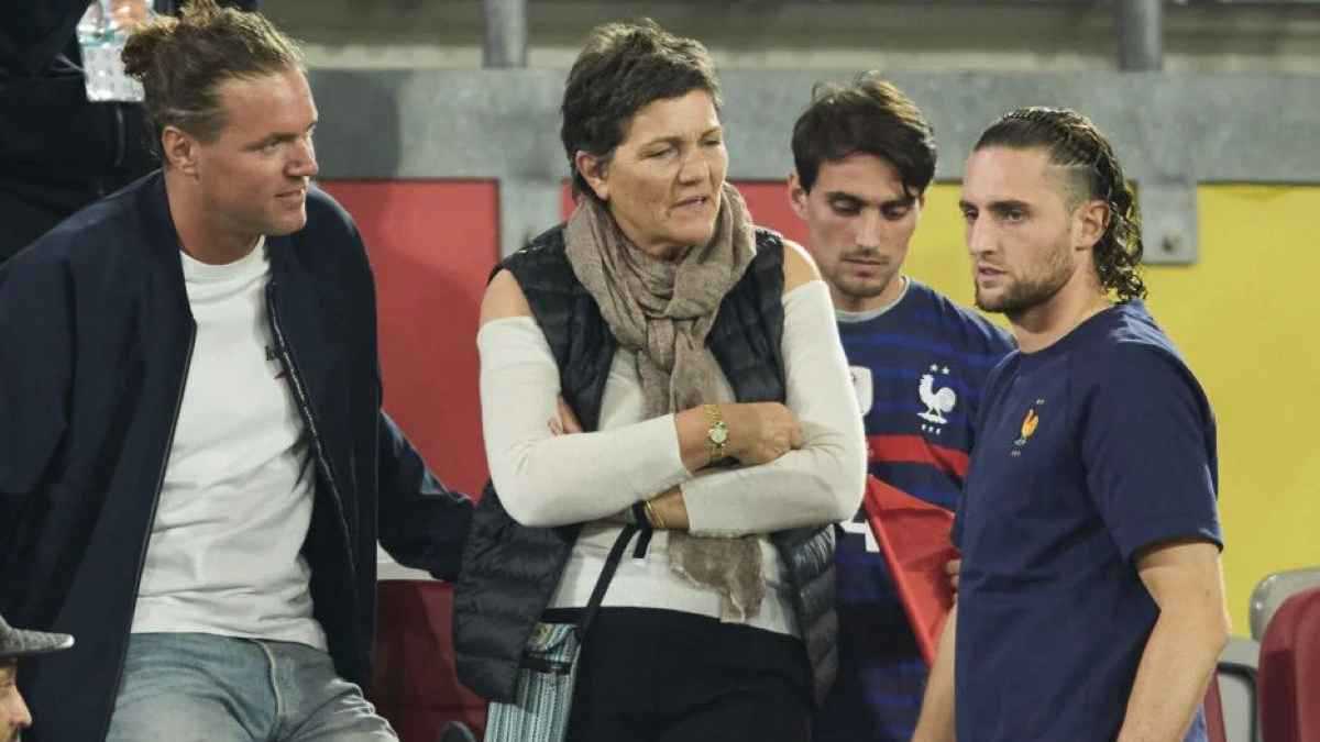 والدة أدريان رابيو تشن هجوما حادا على إدارة أولمبيك مارسيليا