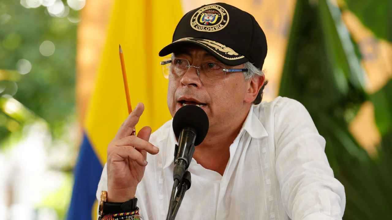 وول ستريت جورنال: قطع التمويل الأمريكي ينذر بزعزعة الاستقرار في كولومبيا