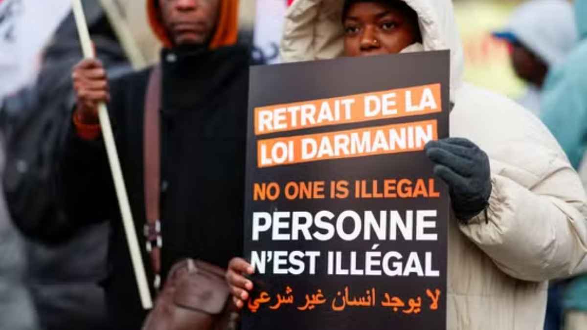 ملف الهجرة يؤجج السجال بين اليمين واليسار في فرنسا