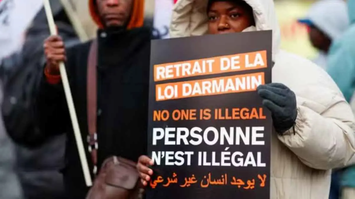 ملف الهجرة يؤجج السجال بين اليمين واليسار في فرنسا