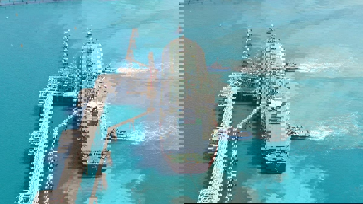 الكويت تتسلم أول شحنة غاز مسال عبر ميناء الزور