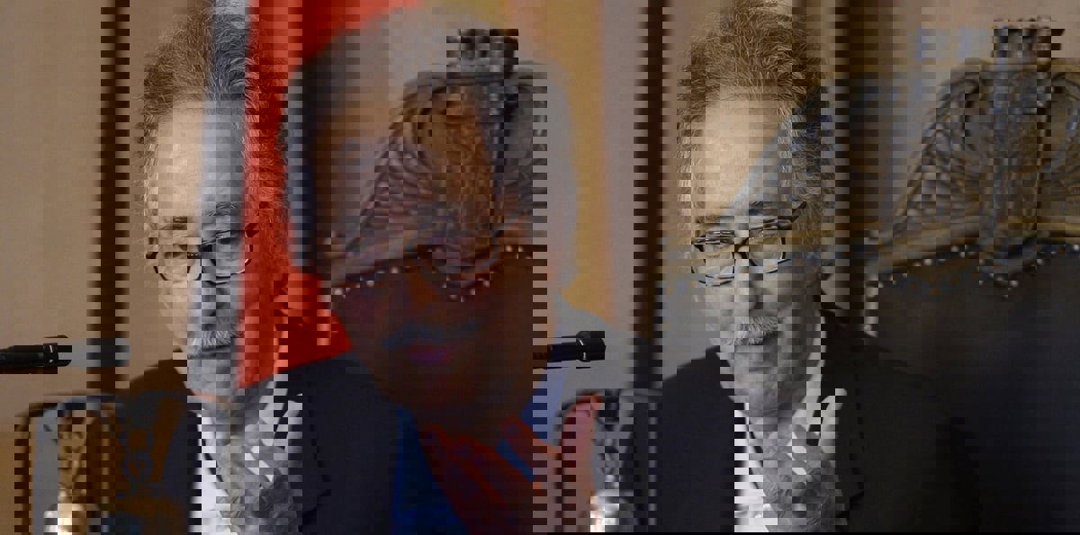 أول رئيس لإيران بعد الثورة: خامنئي أصبح مساعدًا لنتنياهو