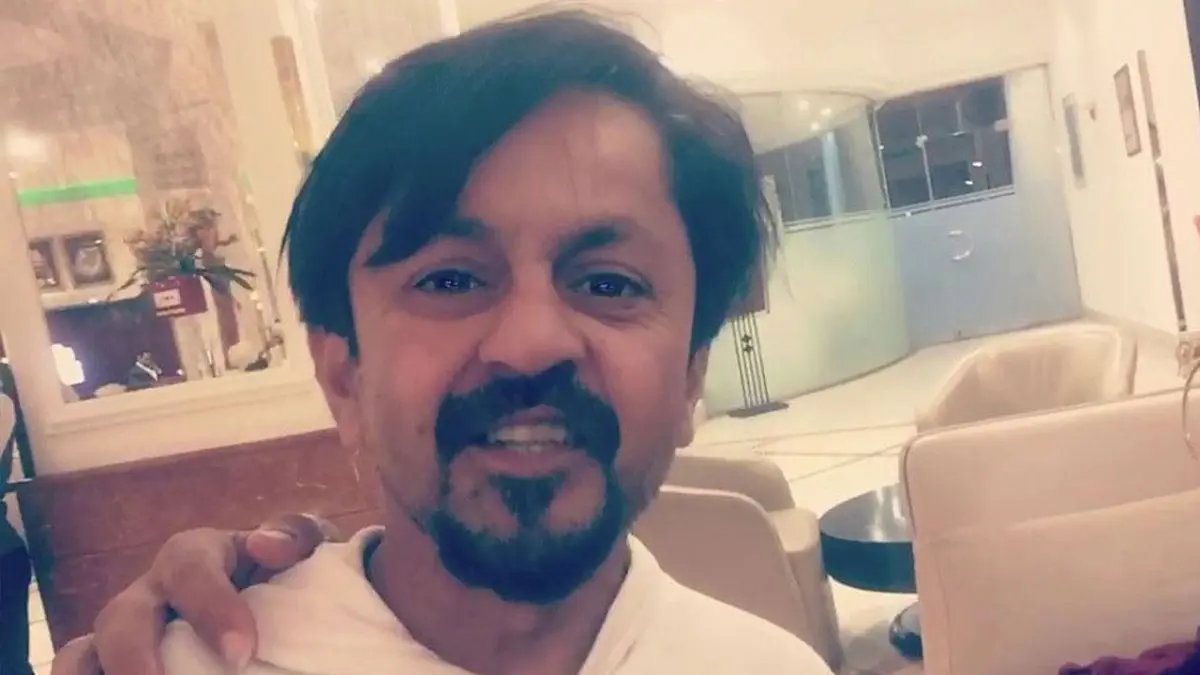 بعد مقطعه الفاضح.. اعتذار الفنان الباكستاني فرحان العلي يثير الجدل 