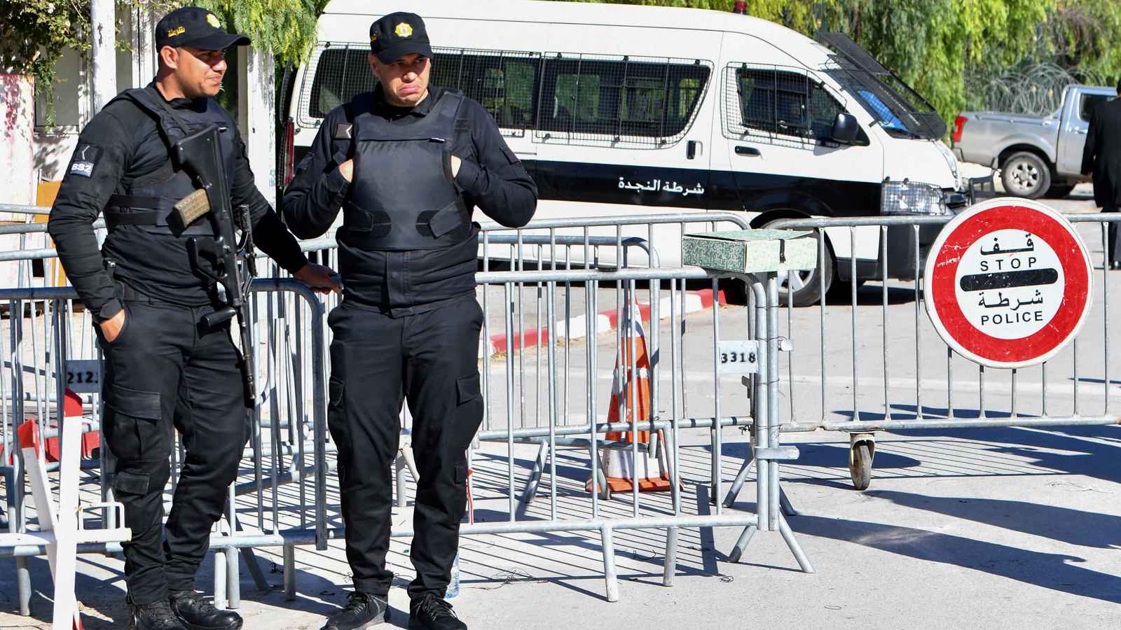 بينهم مسؤولون سابقون.. تونس تصدر أحكامها ضد متهمين في قضية "التسفير"