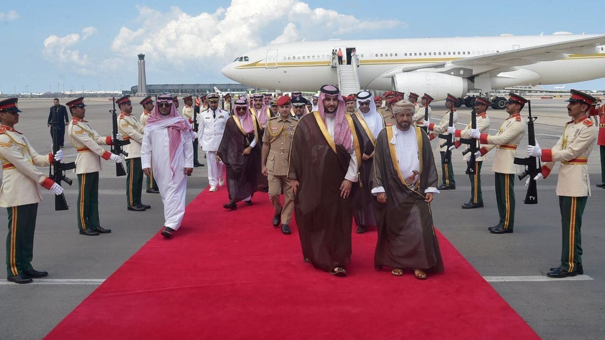 ماذا وراء زيارة الأمير خالد بن سلمان لسلطنة عمان؟