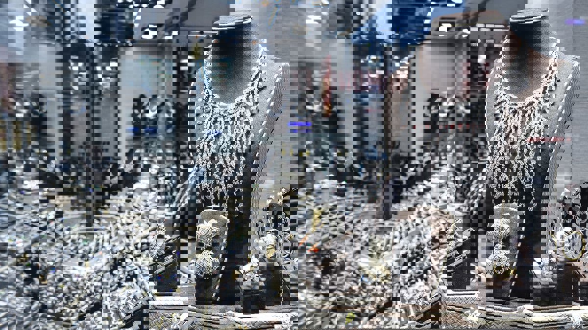 تقرير: مبيعات روسيا السرية للأحجار الكريمة تخترق سوق الماس العالمي