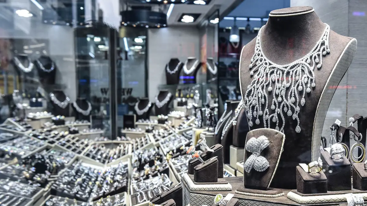 تقرير: مبيعات روسيا السرية للأحجار الكريمة تخترق سوق الماس العالمي