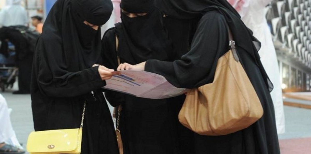 في السعودية.. طالبات يستخدمن الآيس كريم بديلاً لأحمر الشفاه هربًا من العقوبات