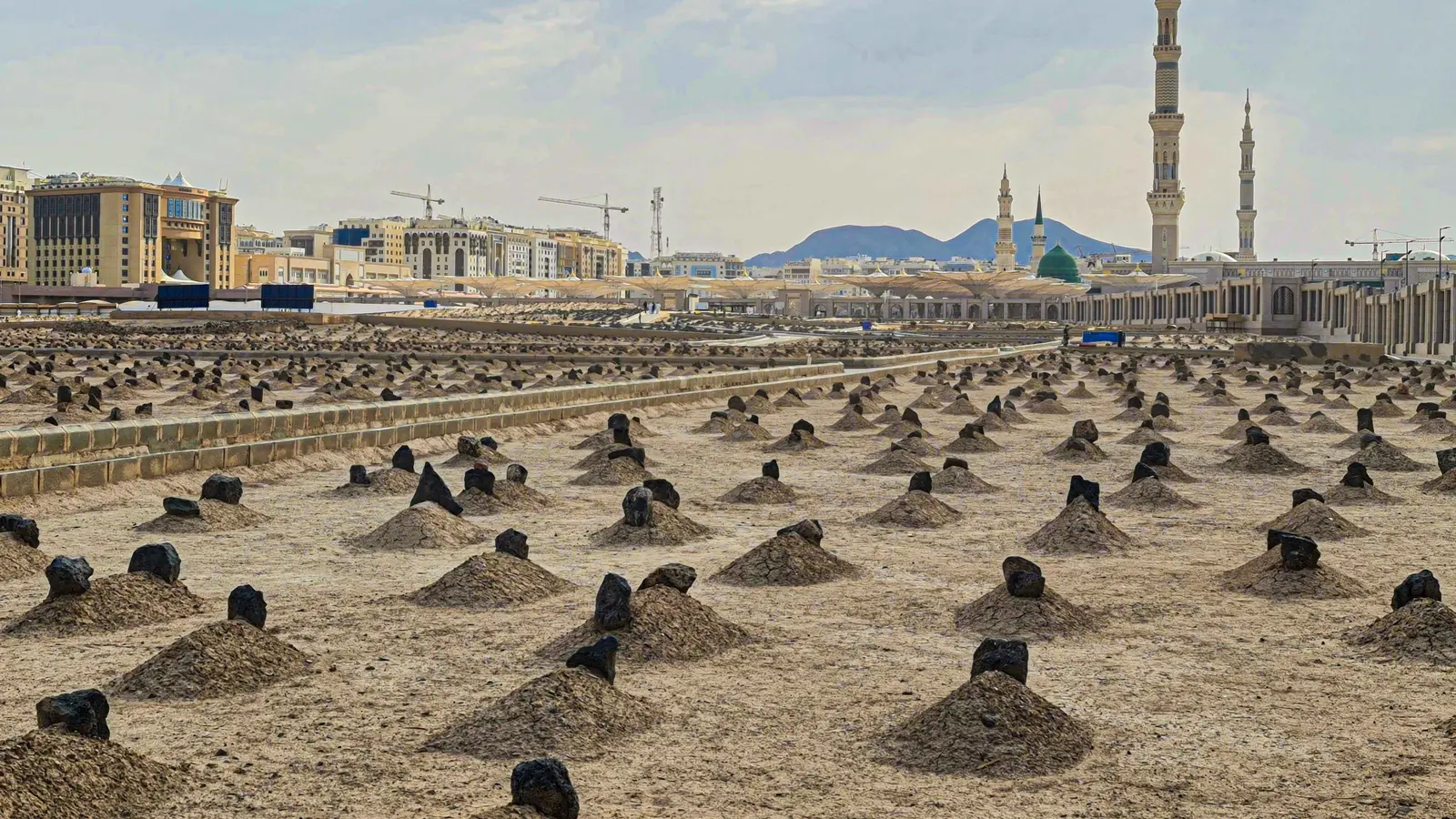 "مقبرة البقيع".. تاريخ وروحانية خالدة في قلب المدينة المنورة