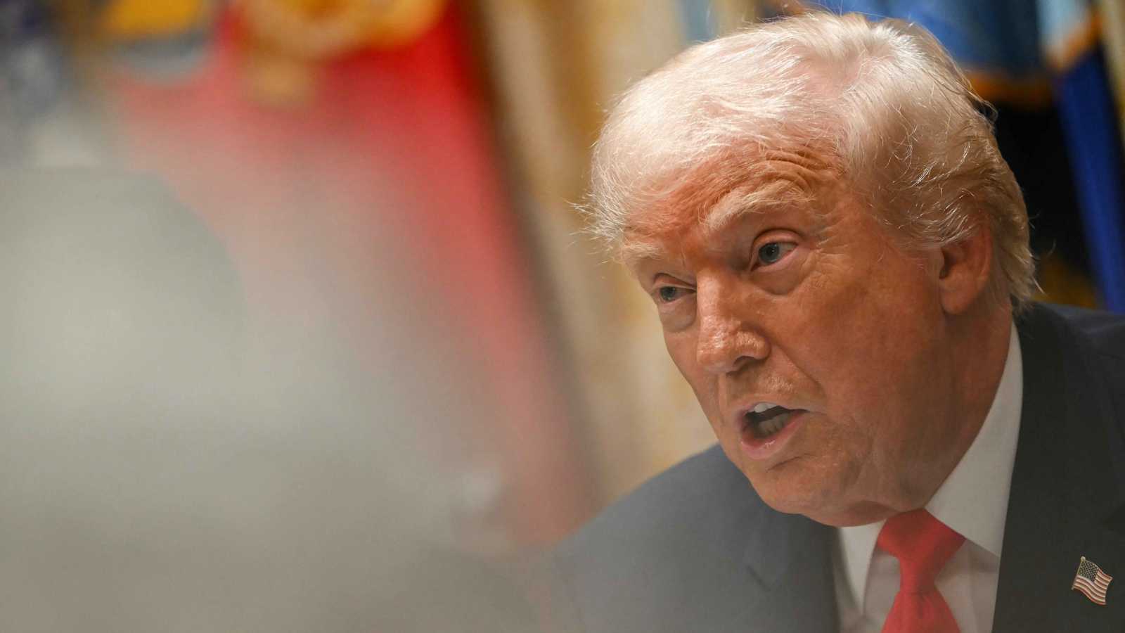 ترامب يلوح بمهاجمة "أي دولة" تهرب المخدرات لأمريكا