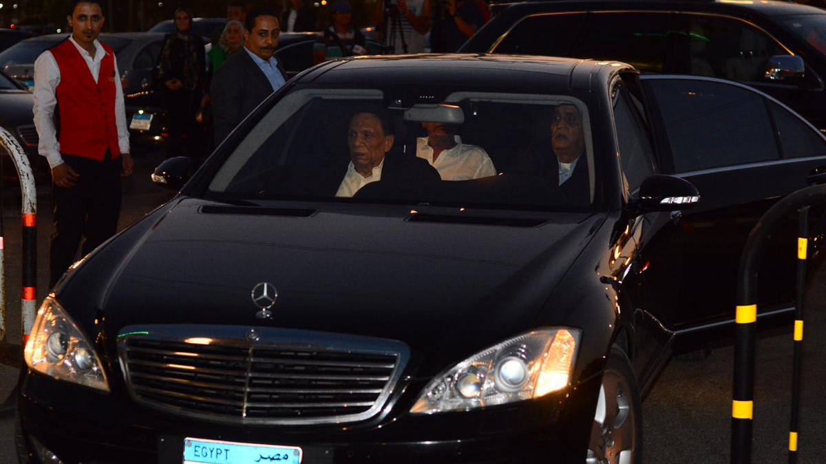 بينهم عادل إمام وتامر حسني.. نجوم الفن في عزاء الراحل عزت أبو عوف (فيديو وصور)