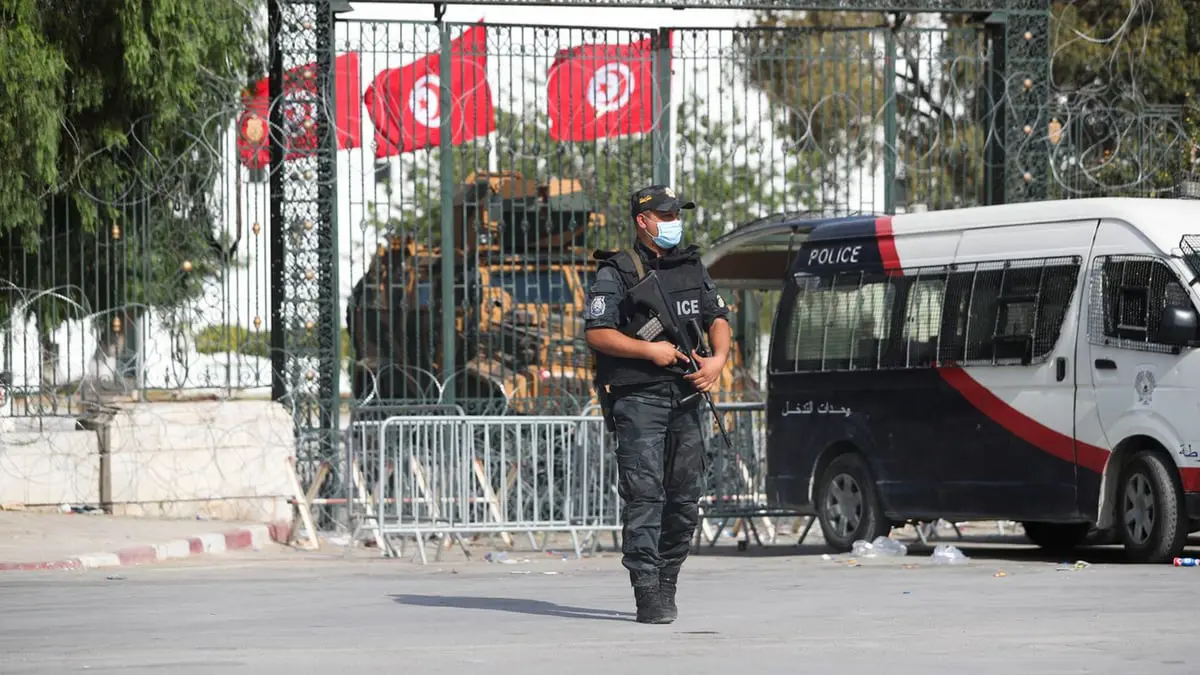 تونس تمدد حالة الطوارئ شهرا 