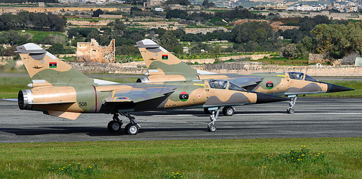 المقاتلات الليبية تقصف درنة ونجاة قائد كبير من محاولة اغتيال