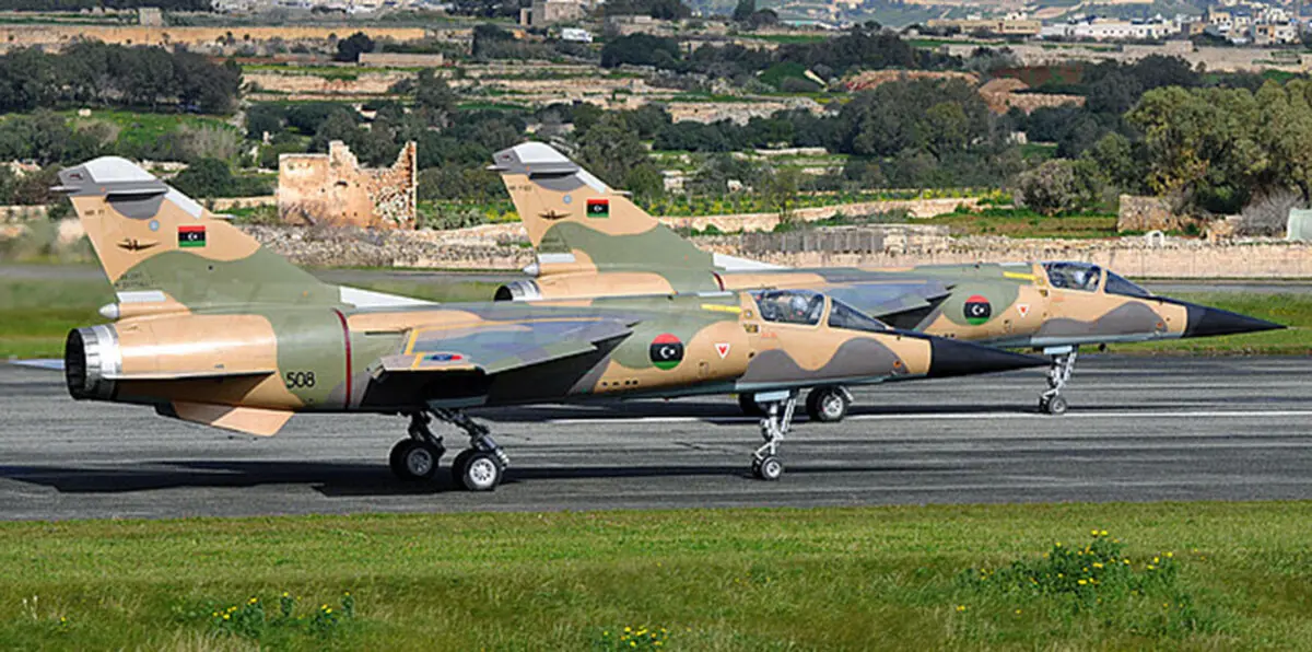 المقاتلات الليبية تقصف درنة ونجاة قائد كبير من محاولة اغتيال