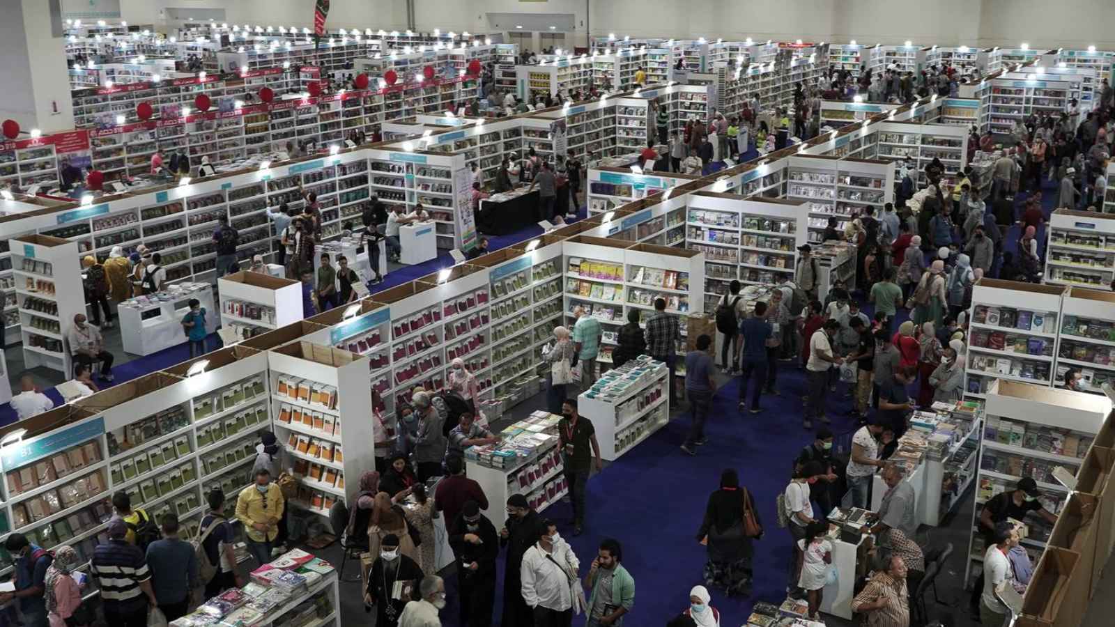 مصحف من عهد الملك فؤاد "يلفت الأنظار" في معرض القاهرة للكتاب (صورة)