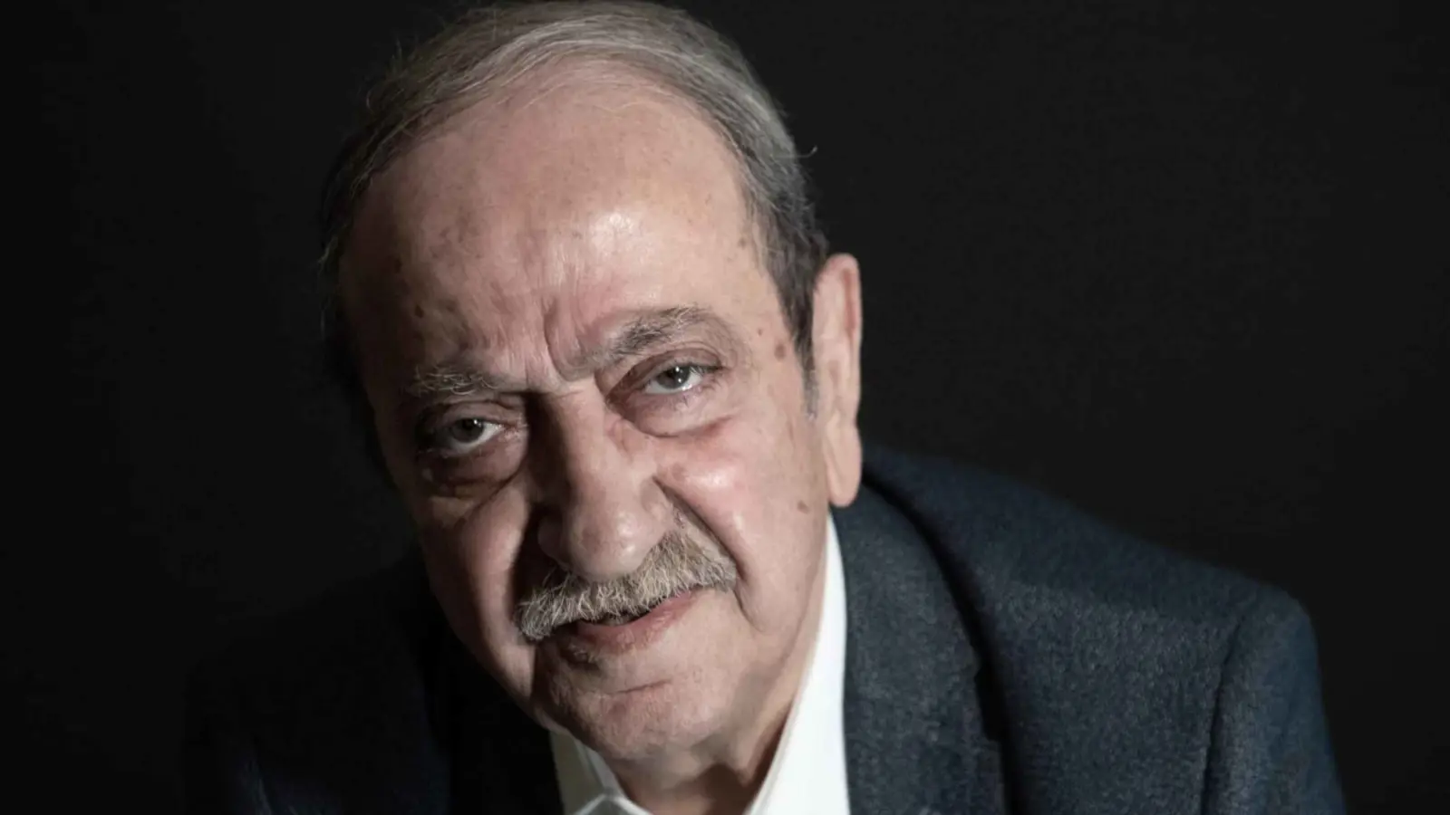 دون استقبال.. دريد لحام يعود لسوريا بأول ظهور منذ سقوط الأسد (فيديو)