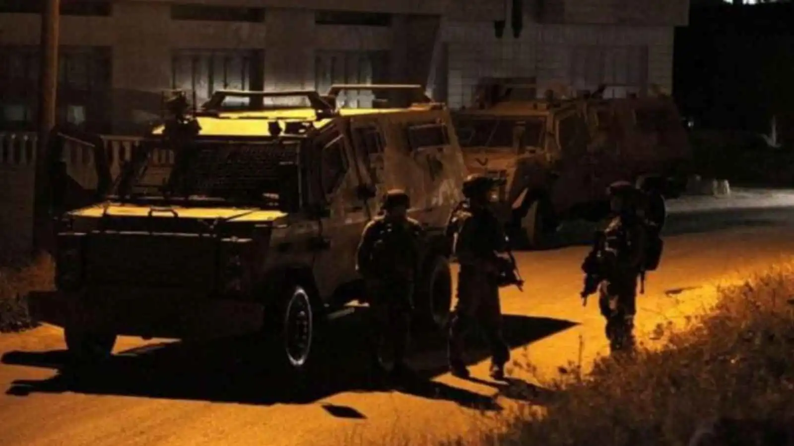 القوات الإسرائيلية تنفذ سلسلة اقتحامات واعتقالات بالضفة الغربية (فيديو)