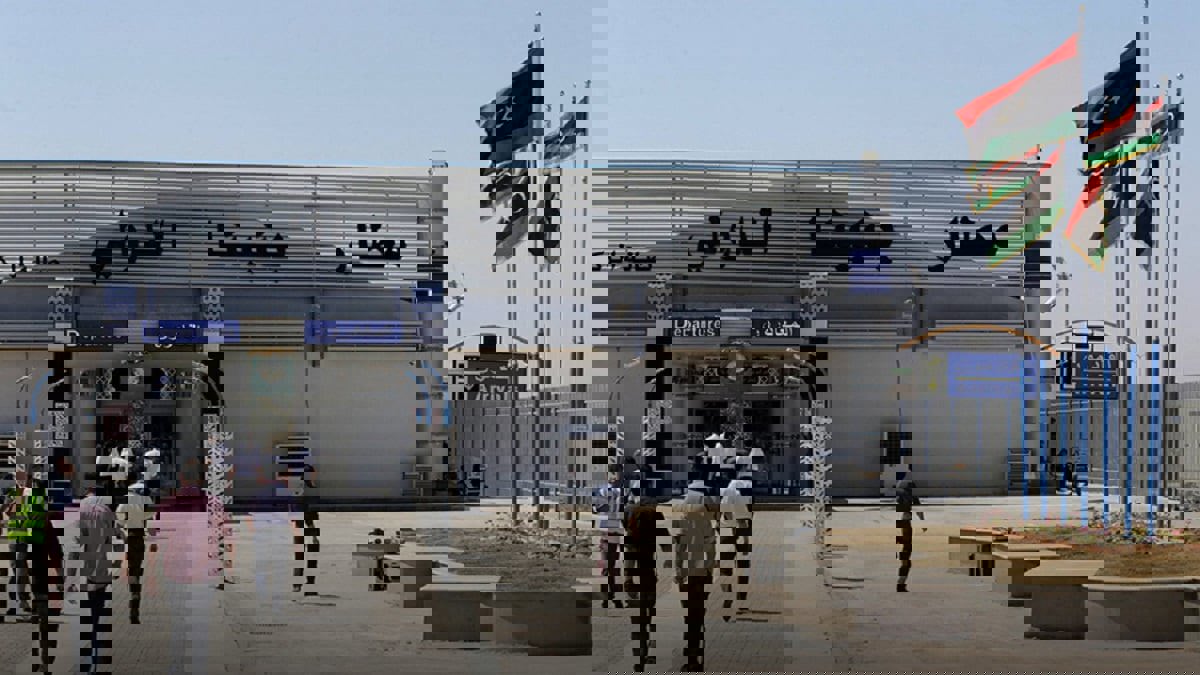 بعد انقطاع لأكثر من عام.. تسيير أول رحلة جوية بين طرابلس وبنغازي