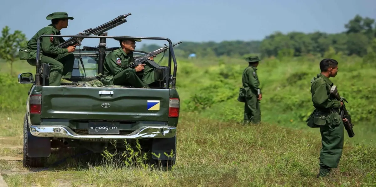 بوذيون يحاصرون مئات المسلمين من "الروهينغا" في ولاية "راخين" بميانمار