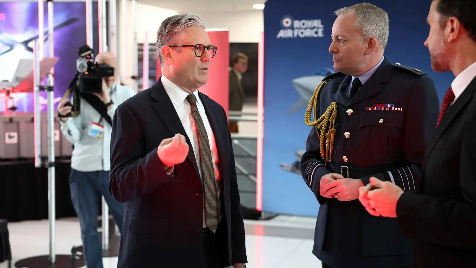 قائد القوات البريطانية يدعو إلى "تعبئة شاملة" لمواجهة حرب محتملة