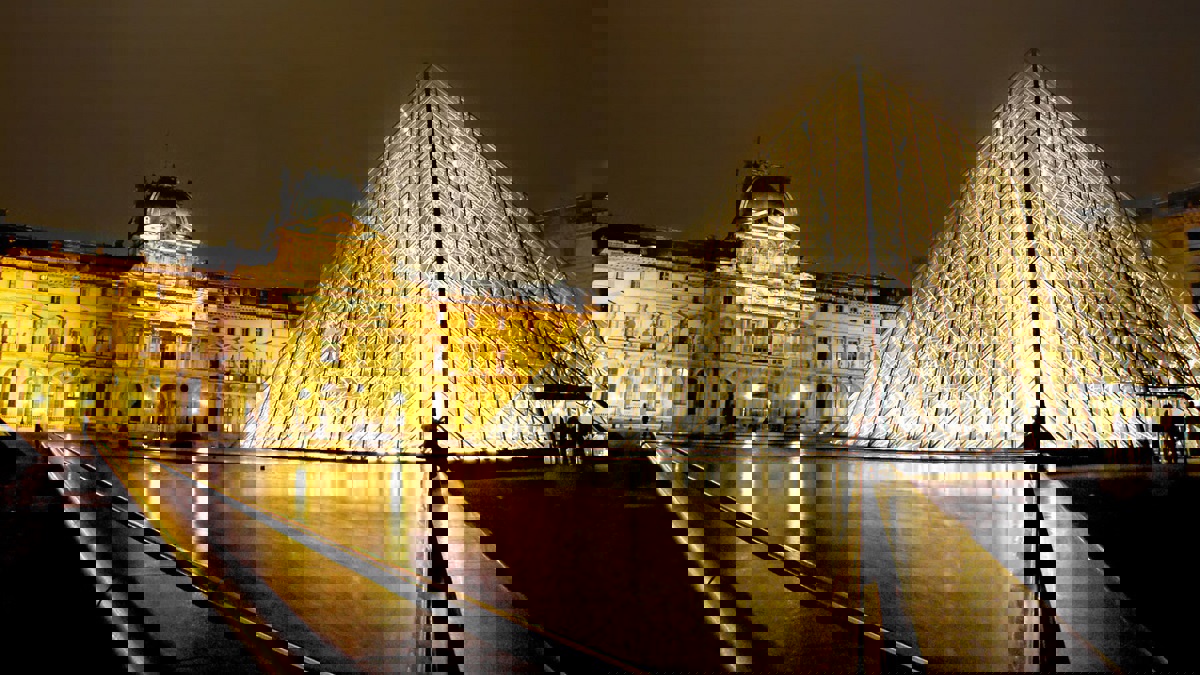 لهذا السبب.. متحف اللوفر في باريس يمنع عرض أغلى لوحة في العالم‎