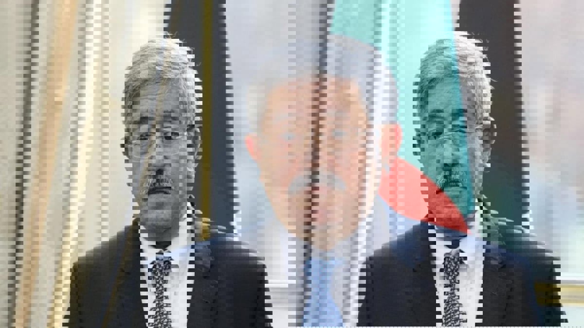 الجزائر .. أويحيى يرمي بالمسؤولية على بوتفليقة في اتهامات فساد