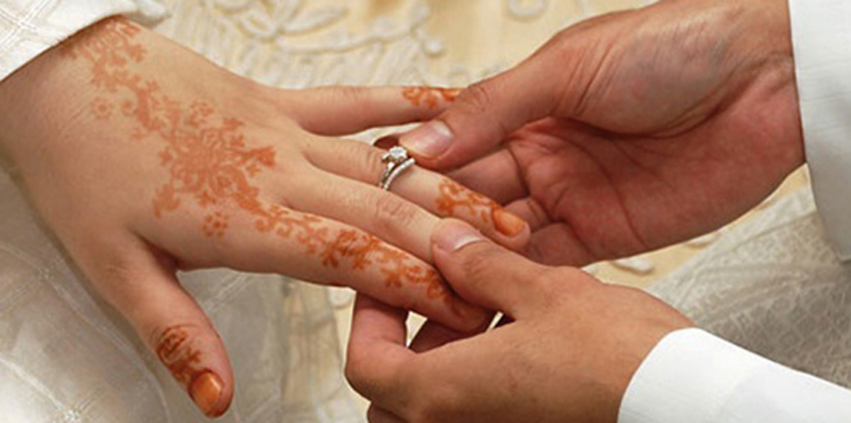 سعودية تزوج زوجها عبر الـ "واتس اب" دون أن تدري