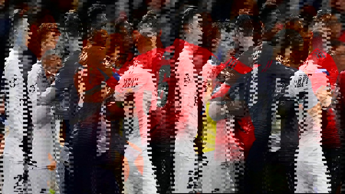 ماذا دار في الاجتماع الذي صنع انتصار باريس سان جيرمان على مانشستر يونايتد؟