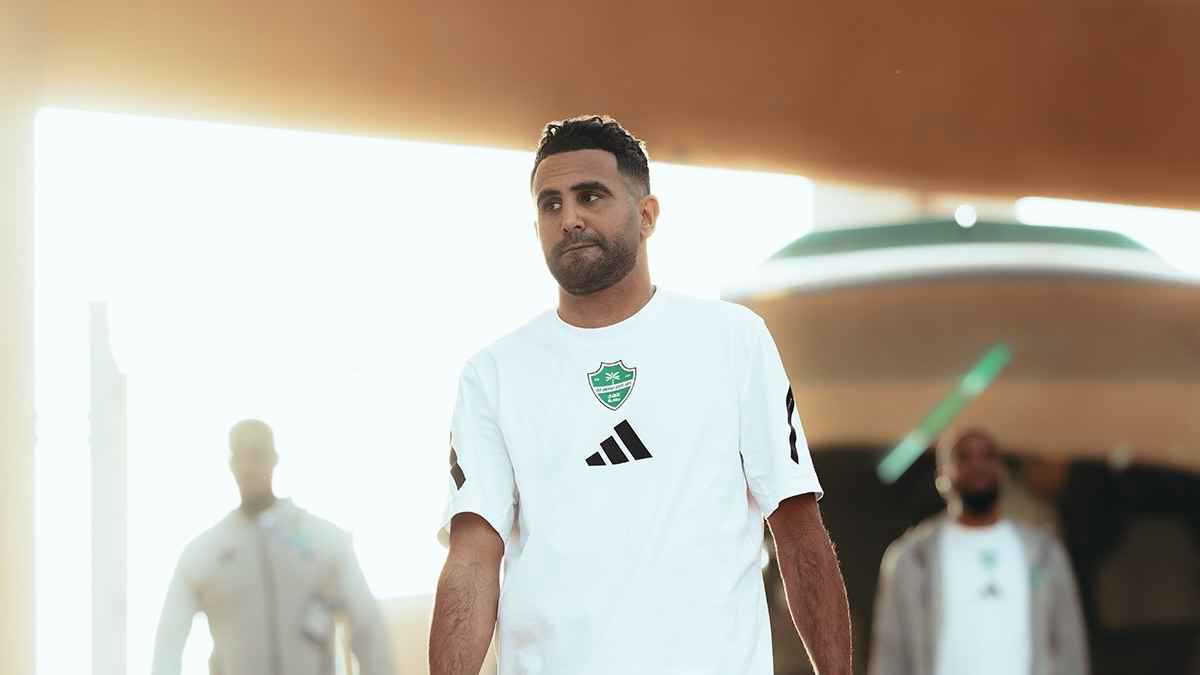 يختلف عن كانتي.. 6 أسباب تمنع رياض محرز من "خيانة" الأهلي السعودي 