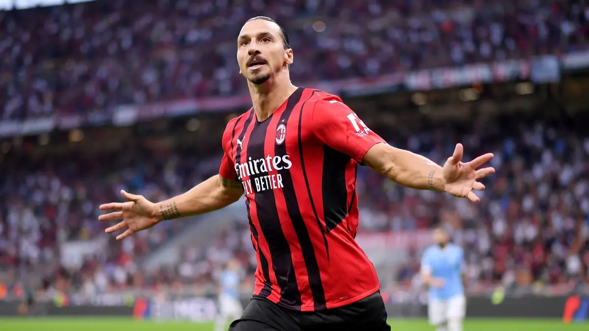 رسميا.. ميلان يجدد عقد زلاتان إبراهيموفيتش