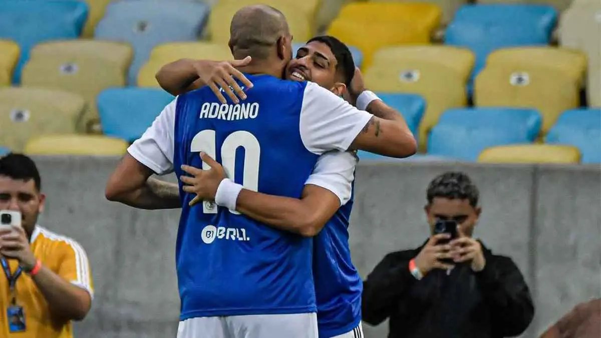 نجل أدريانو يبدأ مسيرة جديدة مع نادٍ برتغالي